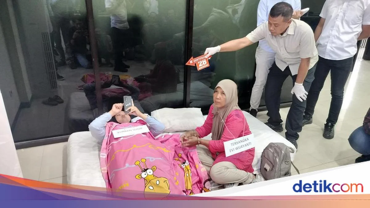 Tragedi Sadis: Pelaku Rekonstruksi Tiru 45 Adegan Sayat Leher Cucu Mpok Nori