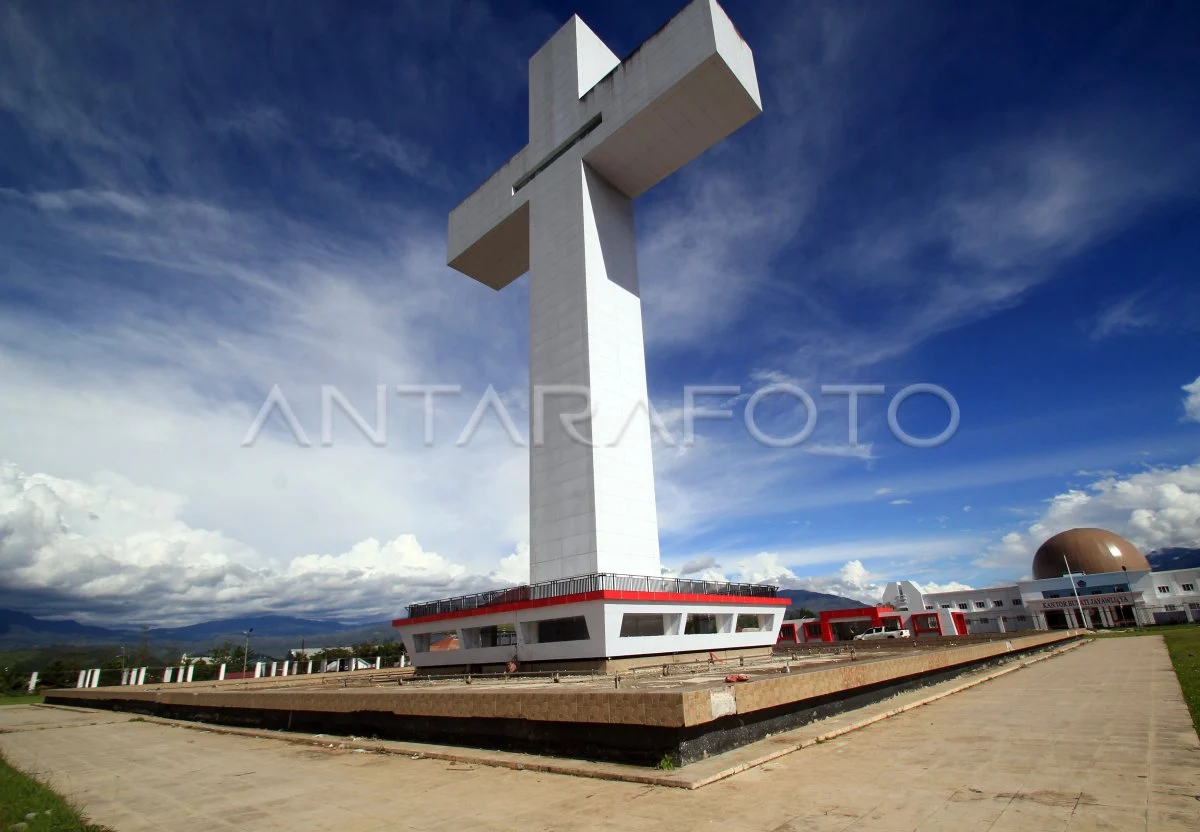 Tugu Salib Wio Silimo Wamena: Ikon Keagamaan dan Pusat Dinamika Sosial di Jantung Papua Pegunungan