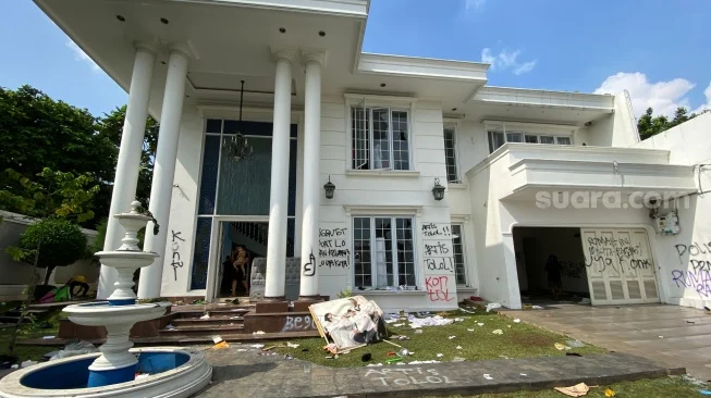 Uya Kuya Ungkap Alasan Tegas Tak Jual Rumah Pasca Penjarahan Agustus 2025