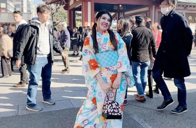 Wardatina Mawa Dikecam Gerakan Joget di Kimono Saat Liburan di Jepang: Apa Penyebabnya?