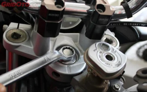 Waspada! 6 Tanda Komstir Motor Rusak yang Harus Diketahui Sebelum Terjadi Kecelakaan