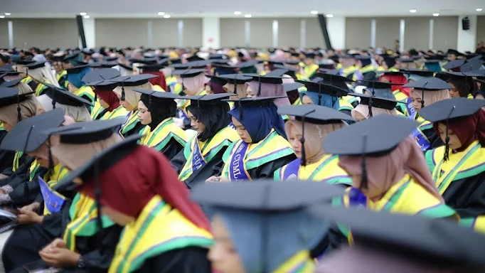 Wisuda UMS 2024: Ilham Hafizha Maulana Anam Raih Cumlaude, Aktif Sebagai Gubernur BEM, Membuat Sang Dekan Bangga