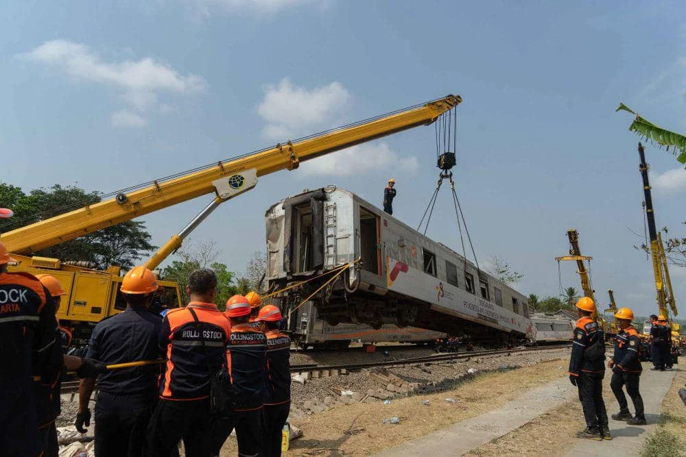 YLKI Desak KNKT Ungkap Penyebab Tabrakan Argo Bromo yang Menewaskan 15 Orang