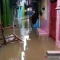 Banjir Kebon Pala Menggenangi Rumah, Warga Terpaksa Tinggal di Lantai Dua