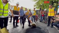 Gubernur Sulsel Dorong Percepatan Jalan Aroepala, Beton Cetak Mulai Dipasang