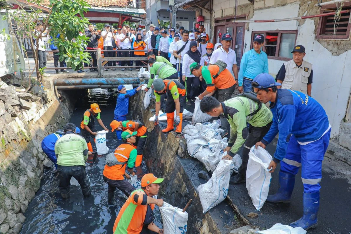 Hardiknas 2026: Gus Ipul Tekankan Gotong Royong untuk Mengentaskan Kemiskinan lewat Sekolah Rakyat
