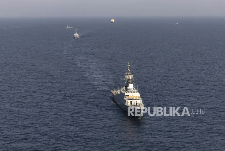Iran Ancam Kapal Perang AS di Teluk Oman