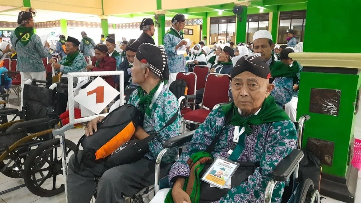 Jemaah Haji Gunungkidul Temukan Cara Unik Menggunakan Blangkon Sebagai GPS Visual di Tanah Suci