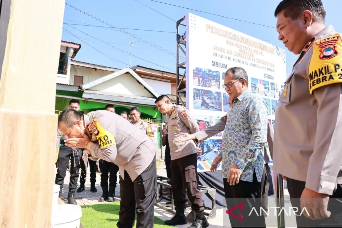 Kapolda Sulsel Perintahkan Jajaran Polisi Pantau Aktivitas Warga