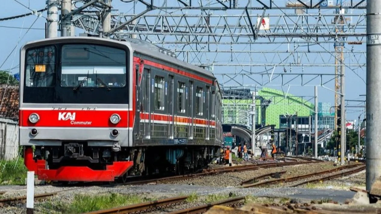 KRL Rangkasbitung Mulai Melaju Kembali Usai Banjir Surut, Meski Kecepatan Terbatas