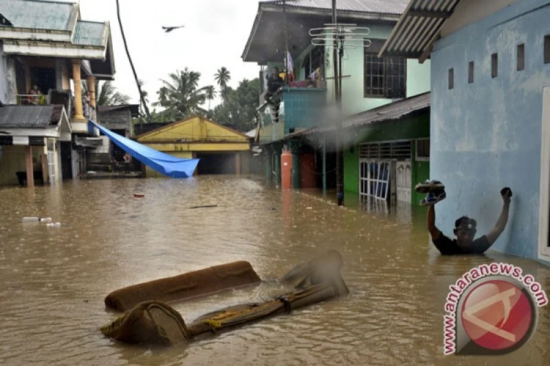 Manado Dikepung Banjir, Ratusan Warga Mengungsi
