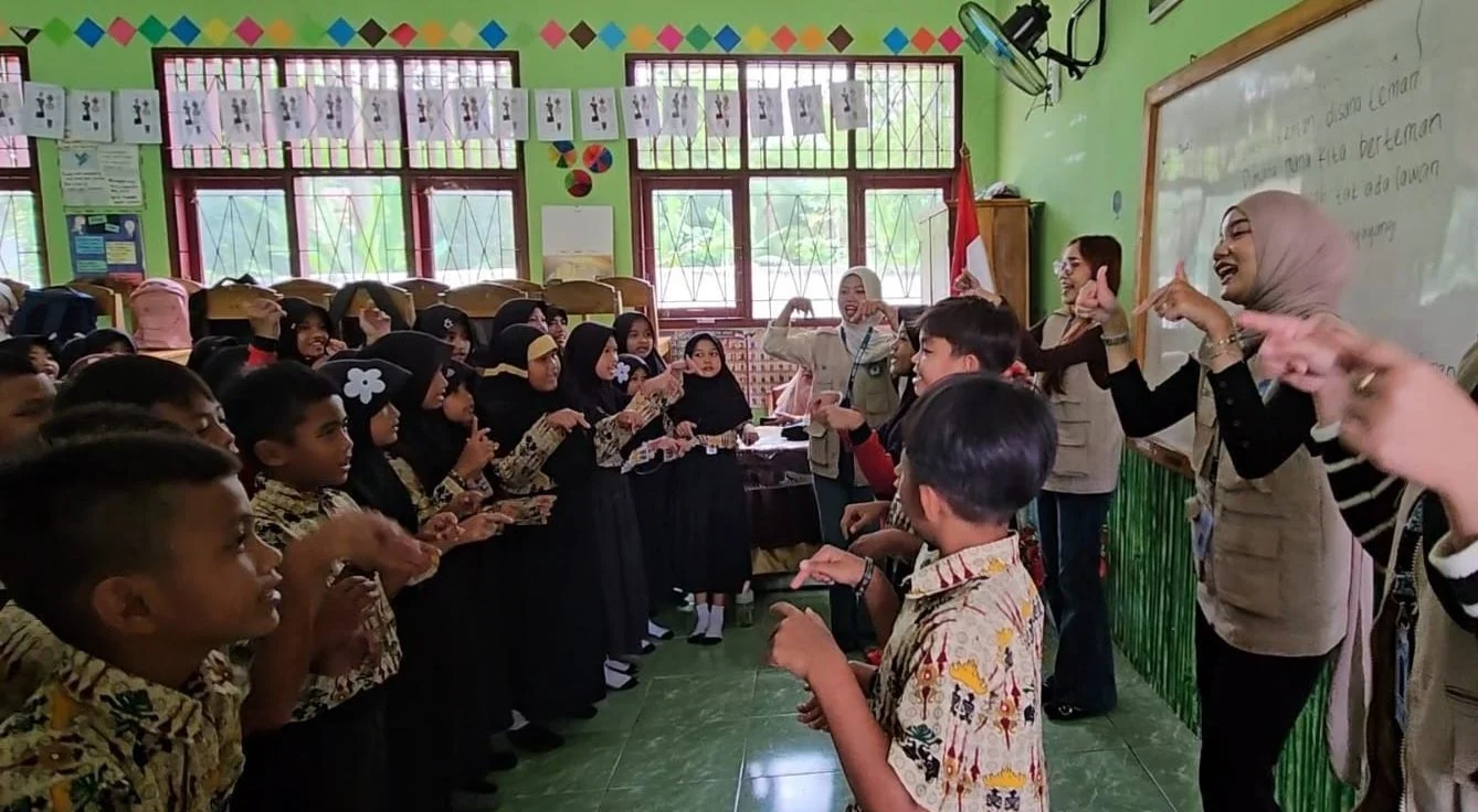 Menciptakan Lingkungan Sekolah yang Bebas dari Bullying: Fatma Saifullah Yusuf Mengajak Siswa SRMA 21 Surabaya