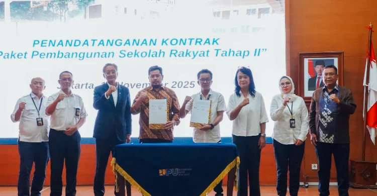 Menteri Dody Puas dengan Pembangunan SR di Surabaya, Waskita Karya Raih Penghargaan