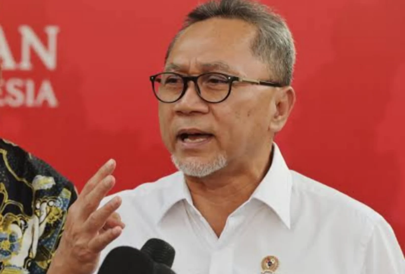 Menteri Koordinator Bidang Pangan Zulkifli Hasan Selamatkan Peternak dengan Program MBG Borong Telur