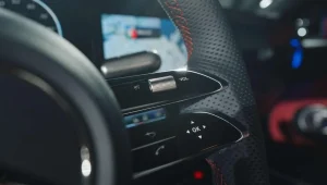 Mercedes-Benz Kembalikan Tombol Fisik, Tingkatkan Kenyamanan Berkendara di Era Touchscreen