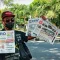 Pak Eko dan Pelanggan Setia: Kisah Loper Koran di Era Digital