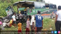 Penyebab Kecelakaan Bus ALS vs Truk Tangki di Jalinsum: Analisis Lengkap dan Dampaknya