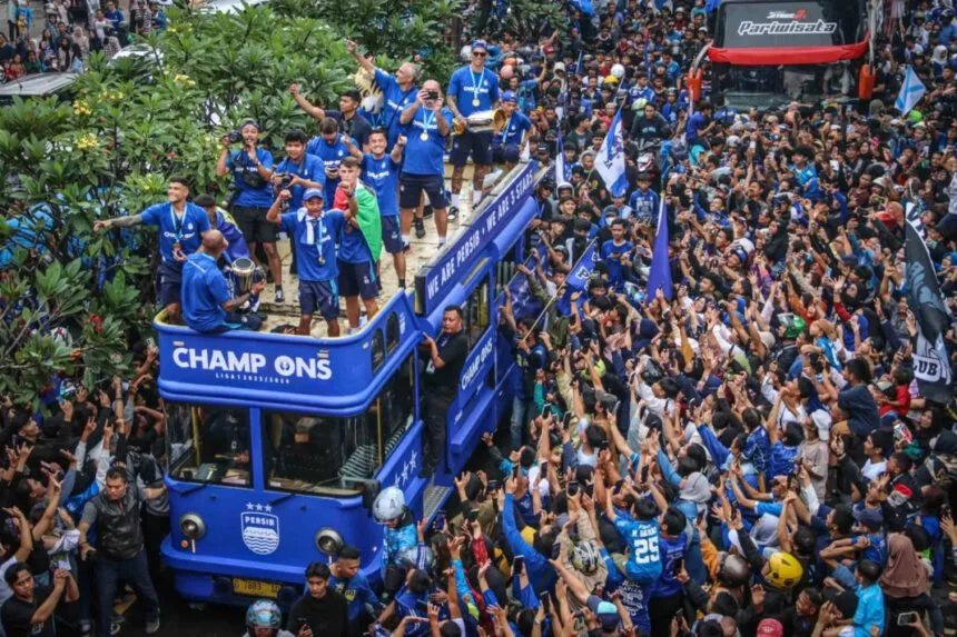 Persib Bandung Rayakan Kemenangan Liga Indonesia dengan Konvoi di Jalan Kota