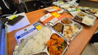 Puncak Haji 2026: Jemaah Indonesia Menikmati Makanan Siap Saji di Armuzna Puncak Haji 2026: Jemaah Indonesia Menikmati Makanan Siap Saji di Armuzna