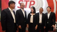 Remunerasi Direktur dan Komisaris PT Solusi Tunas Pratama Capai Rp33 Miliar Remunerasi Direktur dan Komisaris PT Solusi Tunas Pratama Capai Rp33 Miliar