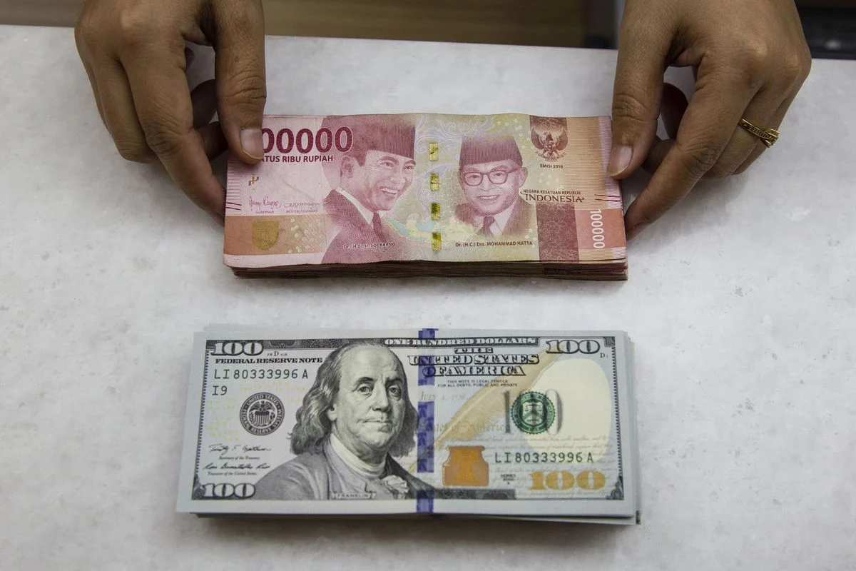 Rupiah Loyo di Bulan Mei: Prediksi Kurs Tetap Lemah di Bawah Rp17.300 per Dolar