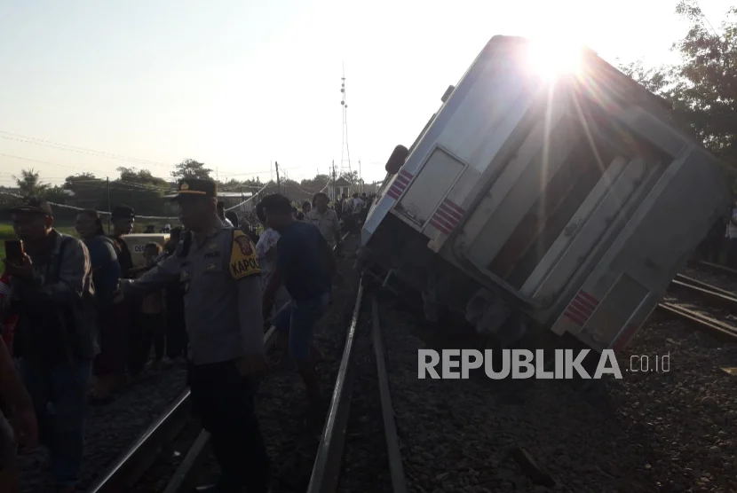 Tabrakan KA di Stasiun Bekasi Timur: Penumpang Argo Bromo Tuntut KAI Rp100 Miliar