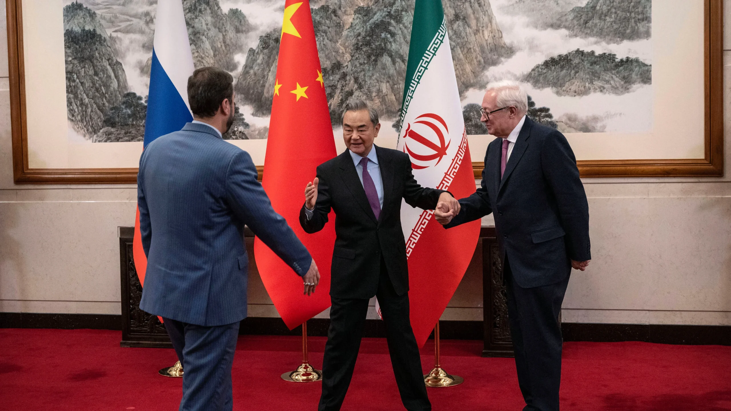 Trump Tolak Rencana Rusia dan China Untuk Mengambil Uranium Iran