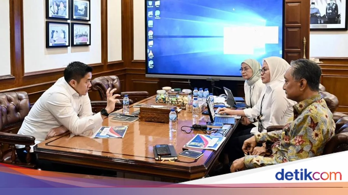 Video Amien Rais Ungkap Kontroversi Hilangnya Seskab Teddy: Analisis dan Reaksi Publik