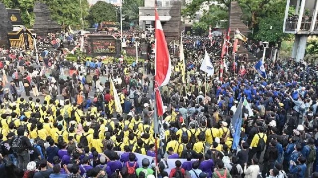 Aksi Demonstrasi Mahasiswa di Bundaran HI: Polda Metro Jaya Tekankan Pentingnya Pemberitahuan Aksi Demonstrasi Mahasiswa di Bundaran HI: Polda Metro Jaya Tekankan Pentingnya Pemberitahuan