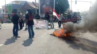 Aksi Minta Klakson di Jl Jend Sudirman Arah HI Usai Mahasiswa Bubarkan Diri