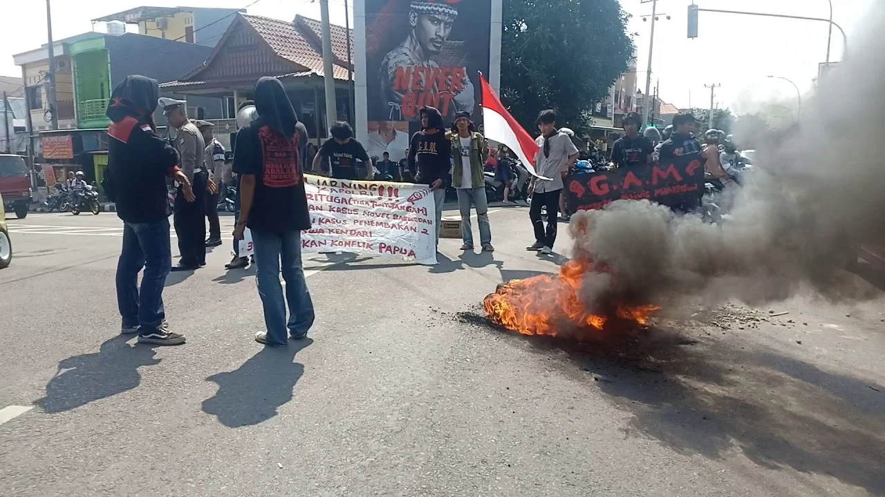 Aksi Minta Klakson di Jl Jend Sudirman Arah HI Usai Mahasiswa Bubarkan Diri