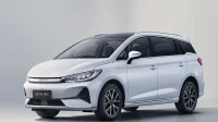 BYD M6 DM Hadir di Indonesia dengan Harga Mulai Rp298 Juta, Tawarkan Efisiensi BBM