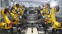 GM Rekrut Puluhan Robot Baru di Pabrik EV Usai PHK 1.000 Lebih Pekerja