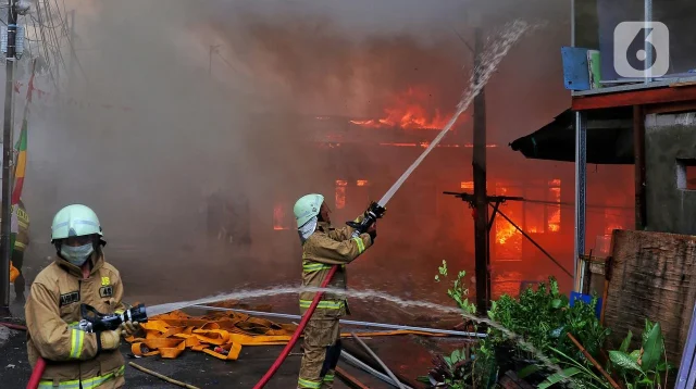 Kebakaran Hebat di New Delhi: 21 Orang Tewas Termasuk Warga Asing