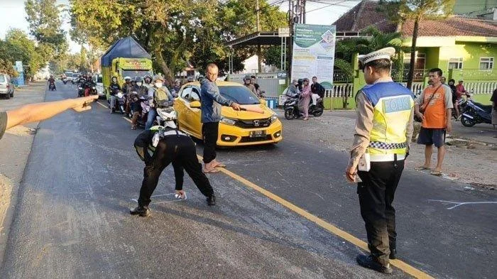 Kecelakaan Maut di Pulogebang: Pengendara Motor Tewas Ditabrak Mobil Listrik
