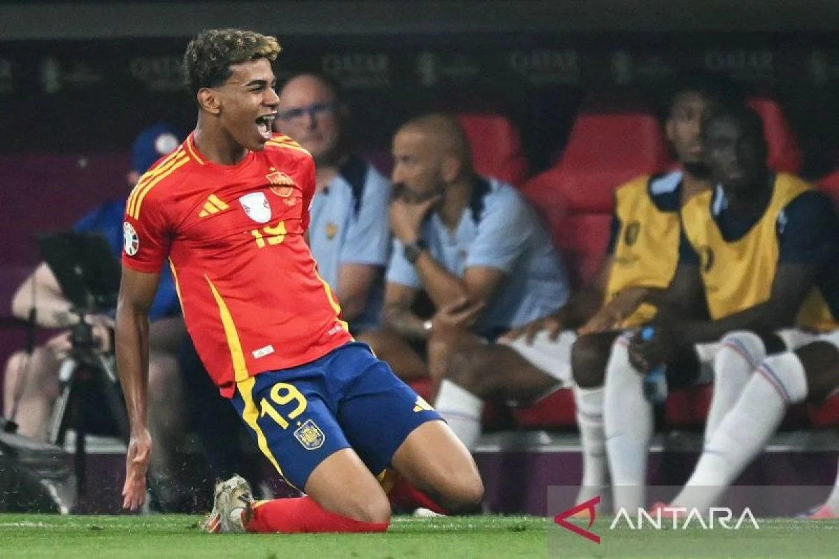 Lamine Yamal Sujud Syukur Setelah Cetak Gol Sejarah di Piala Dunia 2026