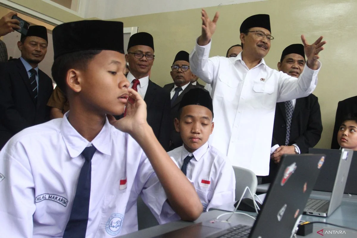 Mensos dan Wamensos Hadiri Sekolah Rakyat Menyenangkan