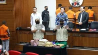 Operasi Tangkap Tangan Pejabat Imigrasi: 33 Kendaraan dan Ratusan Gram Emas Disita