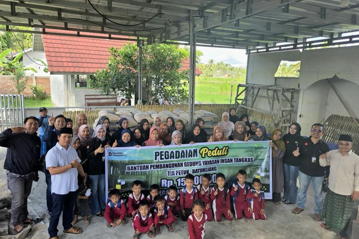 Pegadaian Praya Dukung Infrastruktur Sekolah dan Kenalkan Investasi Emas Sejak Dini