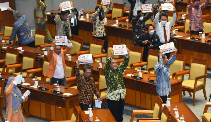 Pemerintah Jangan Tuli, Mahasiswa Desak Pemerintah Mendengarkan Aspirasi Rakyat