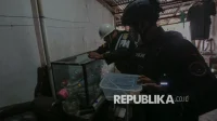 Pengedar Narkotika di Jaktim Tertangkap dengan Modus Stiker Sedot WC Pengedar Narkotika di Jaktim Tertangkap dengan Modus Stiker Sedot WC