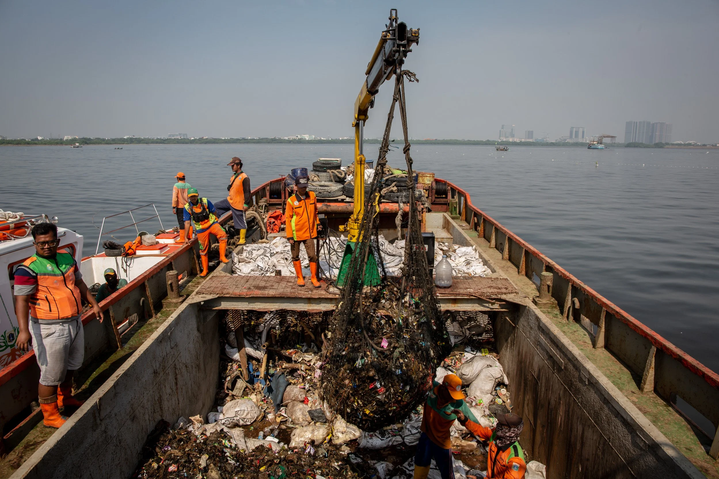Pulau Sampah di Muara Angke Dibersihkan, Pramono Anung Berharap Tidak Terulang