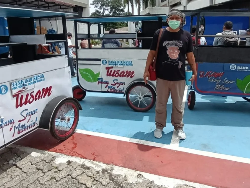 Rendy Apriliansyah: Dari Penjual Kue Hingga Mendapatkan Gerobak Usaha dan Beasiswa Kuliah