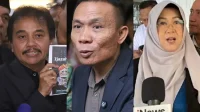 Roy Suryo dan dr Tifa Dibawa ke Kejari Jaksel dalam Kasus Fitnah Ijazah Palsu Presiden Jokowi Roy Suryo dan dr Tifa Dibawa ke Kejari Jaksel dalam Kasus Fitnah Ijazah Palsu Presiden Jokowi
