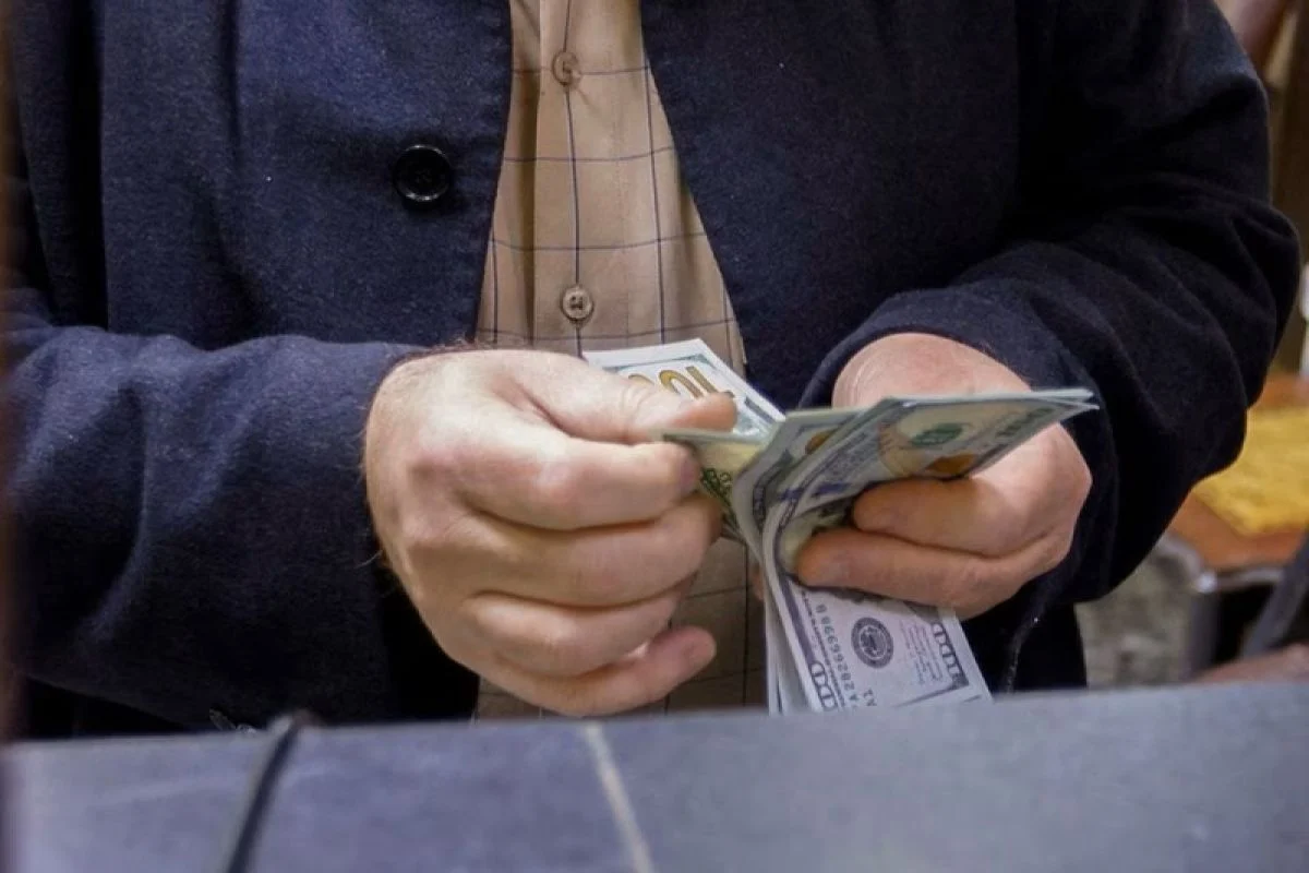 Rupiah Melemah Tipis Terhadap Dolar AS Akibat Sentimen Hawkish The Fed