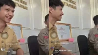 Sekcam Mauk Terancam Mutasi Setelah Ternyata Main Gim saat Jam Kerja