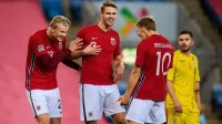 Timnas Norwegia Rayakan Tiket Lolos 32 Besar dengan Viking Row Magis