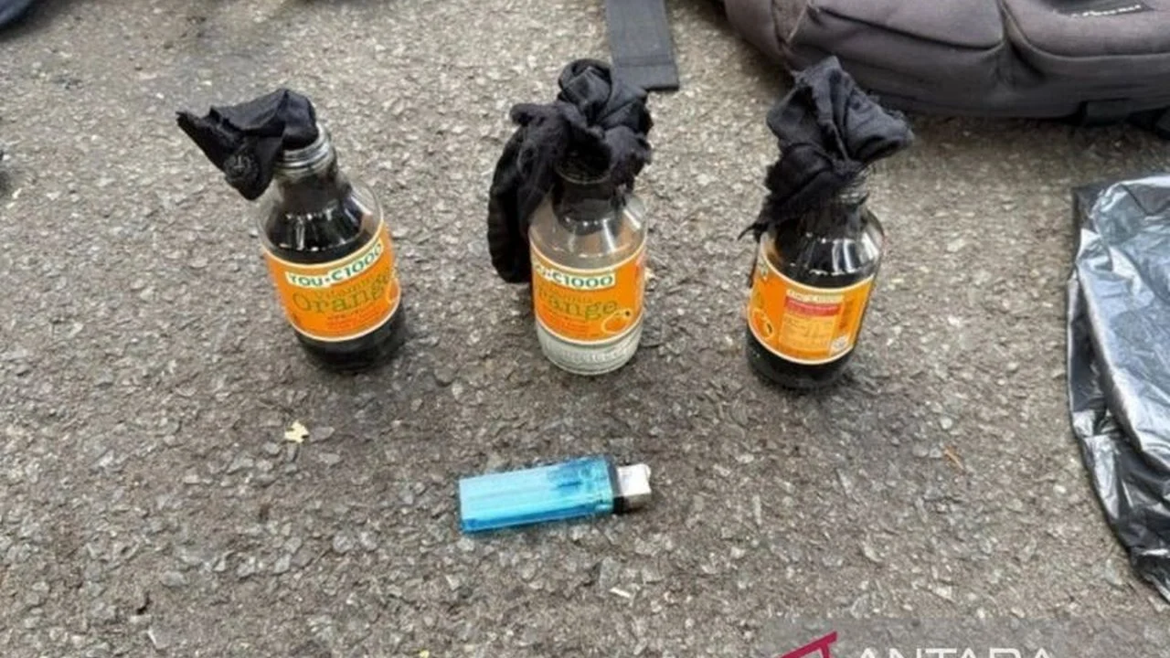 Aksi Teror Bom Molotov di Rumah Pengacara Ciracas, Polisi Buru Pelakunya
