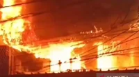 Bentrokan Maut di Menteng: Dua Sepeda Motor dan Bangunan Hangus Terbakar Bentrokan Maut di Menteng: Dua Sepeda Motor dan Bangunan Hangus Terbakar