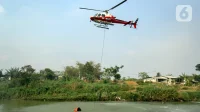 BNPB Perangi Kebakaran TPA Jatiwaringin dengan Water Bombing